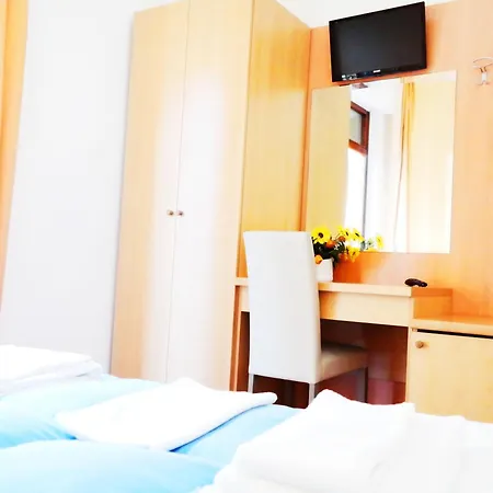 Plaza Bed & Breakfast *