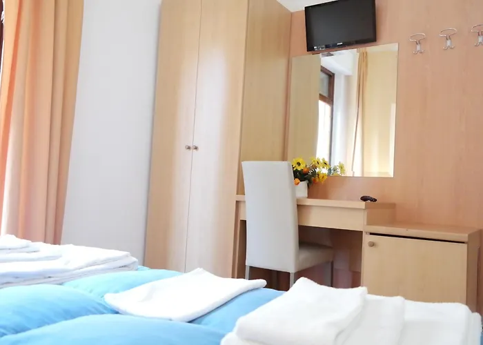 Plaza לינה וארוחת בוקר