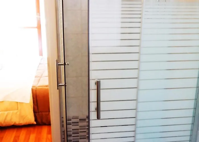 לינה וארוחת בוקר Plaza